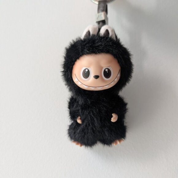 THE MONSTERS Pin for Love Vinyl Plush – R Pendant and Charm Bundle - Picture 4 of 4